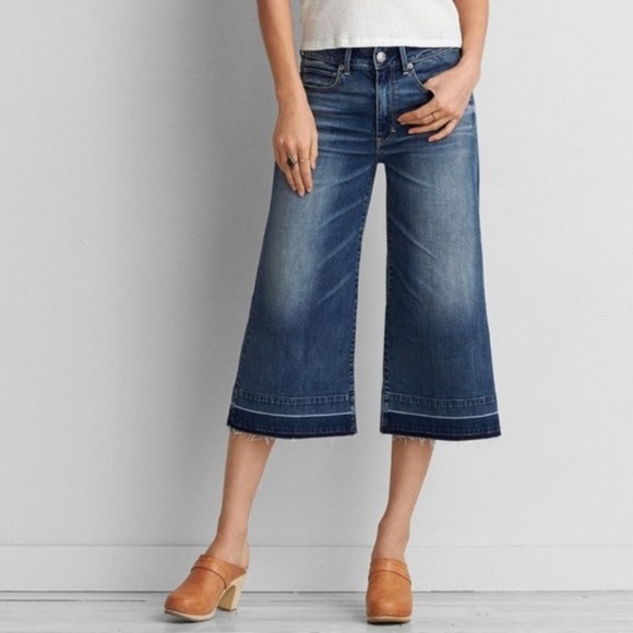 American Eagle Outfitters Denim - American Eagle Festival Crop Raw Hem Size 6